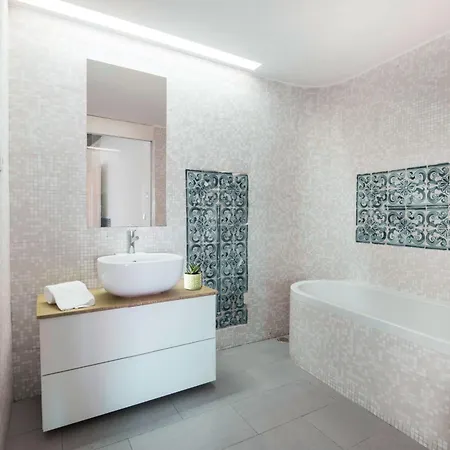 Wonderful At Jardim Do Tabaco 50904 Al Apartment