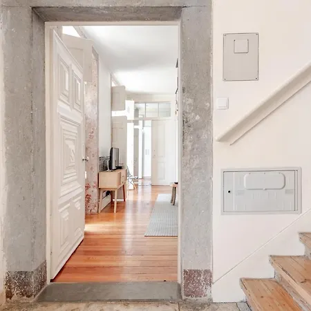 Jardim Do Tabaco - Spacious And Full Of Light 1 Bdr アパート